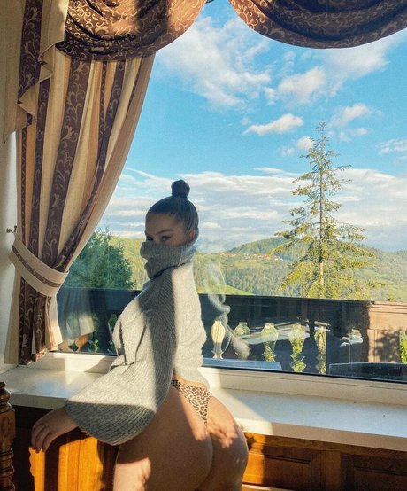 Nika Arven model nice pics