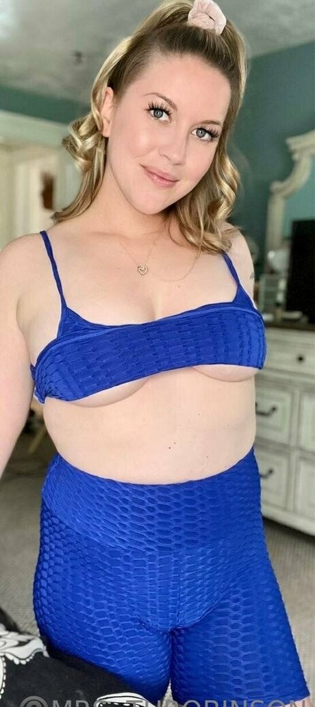 mrs throbinson hot model pictures