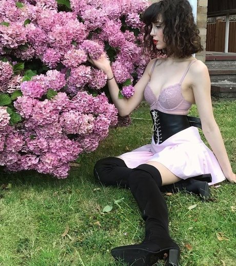 Mina Bell model xxx archive