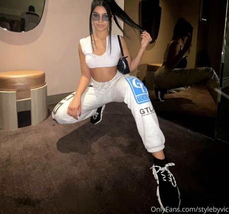 stylebyvic model pretty picture