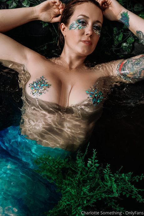 Charlotte Something free model pic