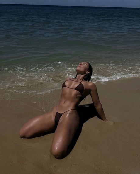 Loowky model erotic images