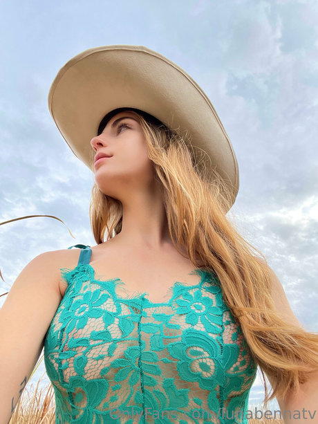 LunaBenna porn actress galleries