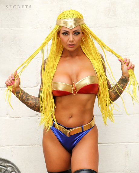 Miss Lindsay Q hd star pictures