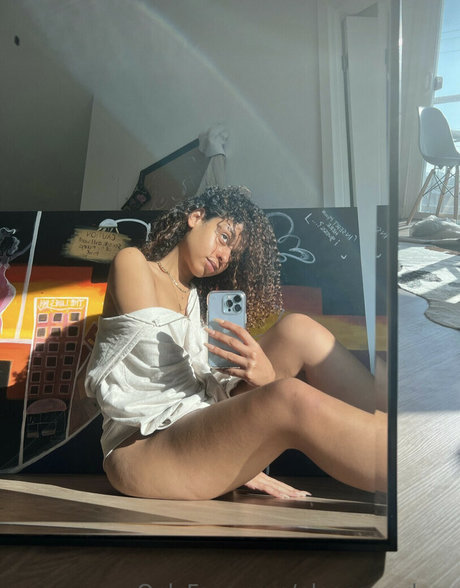 Aliakadir star sexy pic