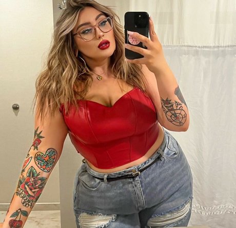 cakexface model naked pic