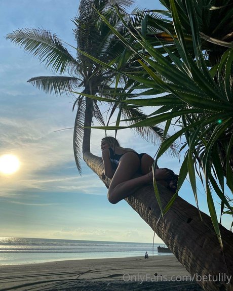 betulily naked actress gallery