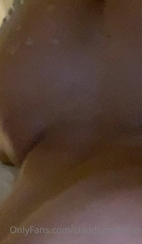 ClaudiaTwerkUp naked model img