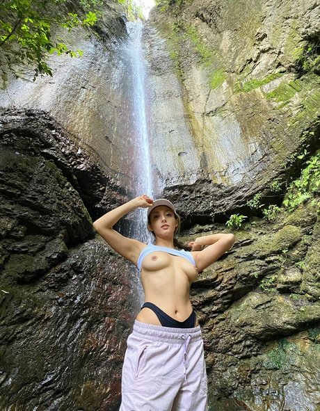 emeponcy exclusive pornstar photo