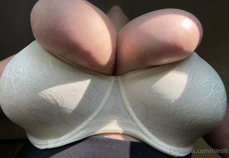 giant onlyfans sexy images