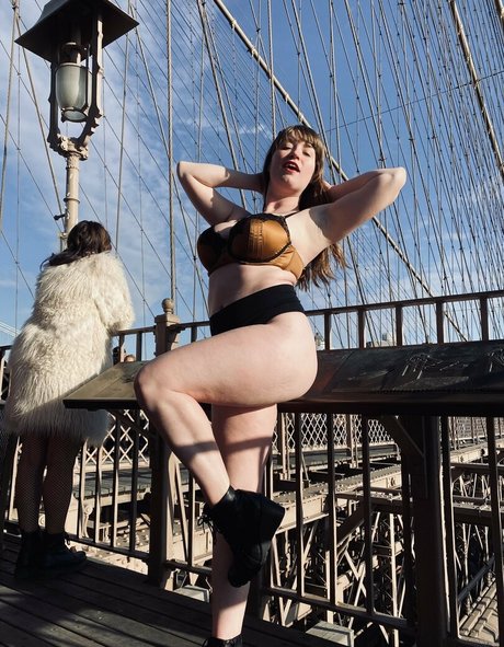 loisplz adult actress pic