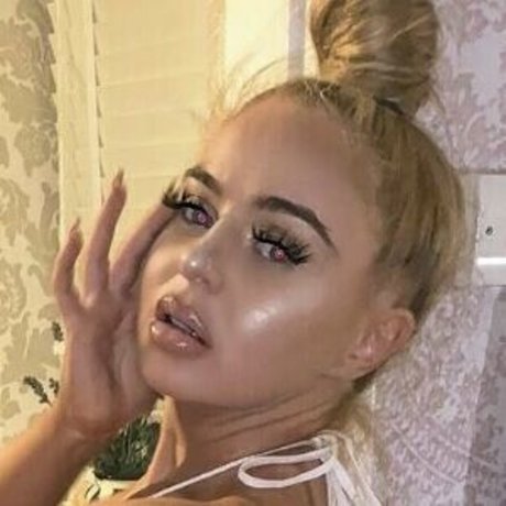 Esmee Dream nude pornstar pic