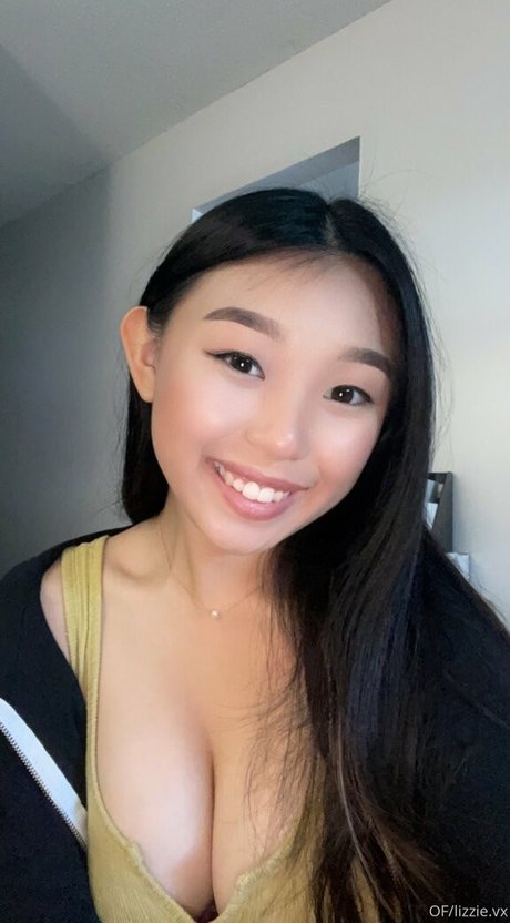 Lizzievx model hd pictures