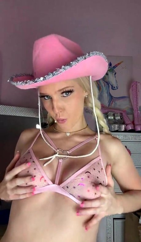 Linsey99 pornstar adult photo