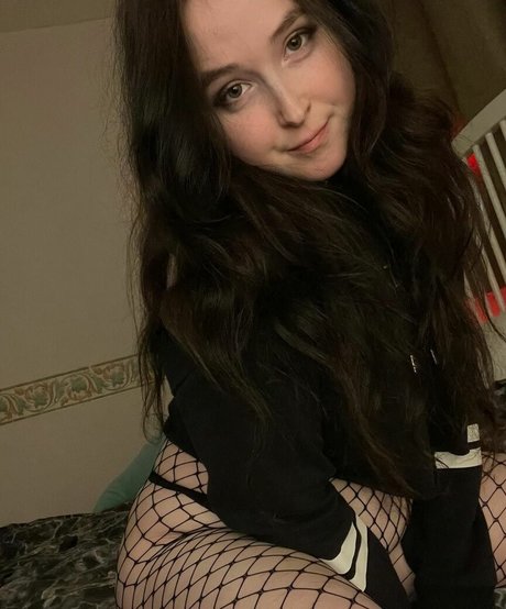 brattyrin hot model pics