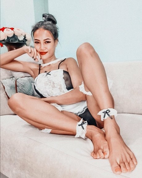 Yourgoldfish nude pornstar img