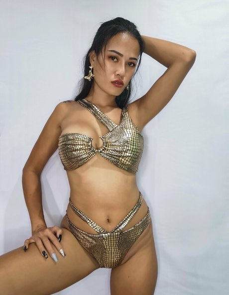 Yourgoldfish model nude images