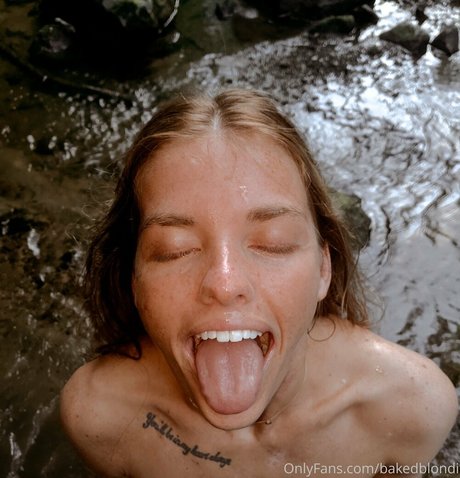 bakedblondi pretty pornstar pics
