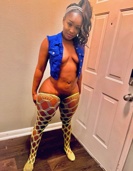 Kingand Tink model hot picture