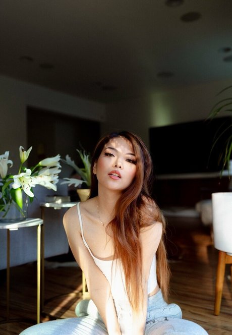 Tch0m model nudes image