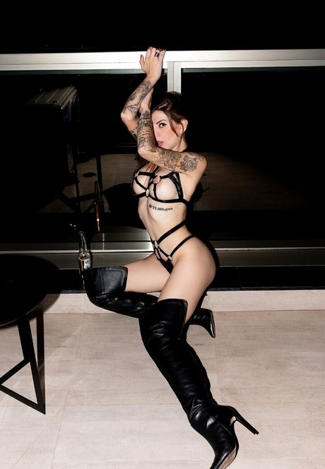 Mistress TT S sexy star photos