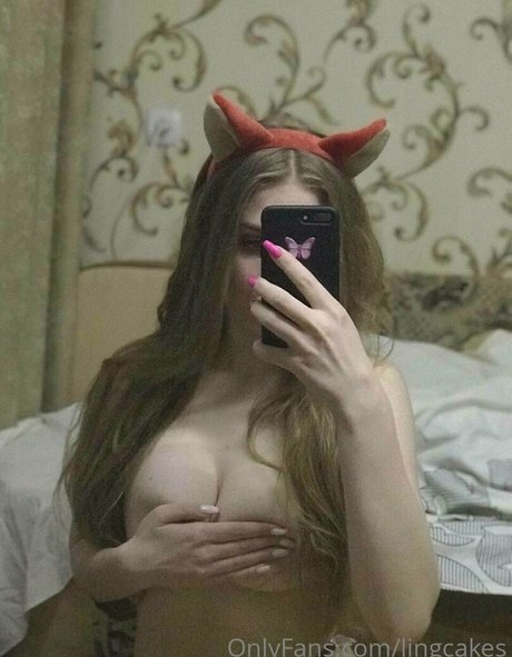 lingcakes pornstar nude photo