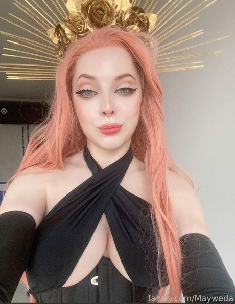 Mayweda Cosplay best model photos