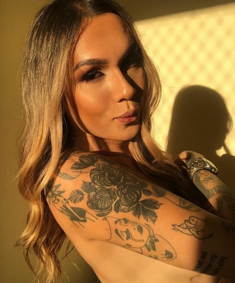 bruninhatgirl nice pornstar picture