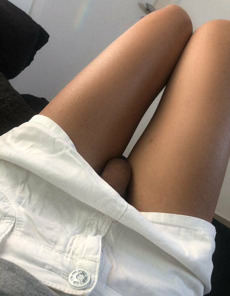 bruninhatgirl pornographic star img