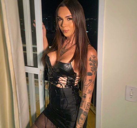 bruninhatgirl pornstar exclusive pics