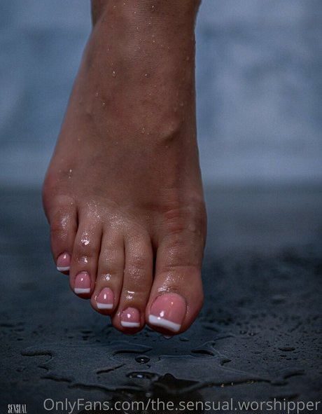 the sensual worshipper star naked images