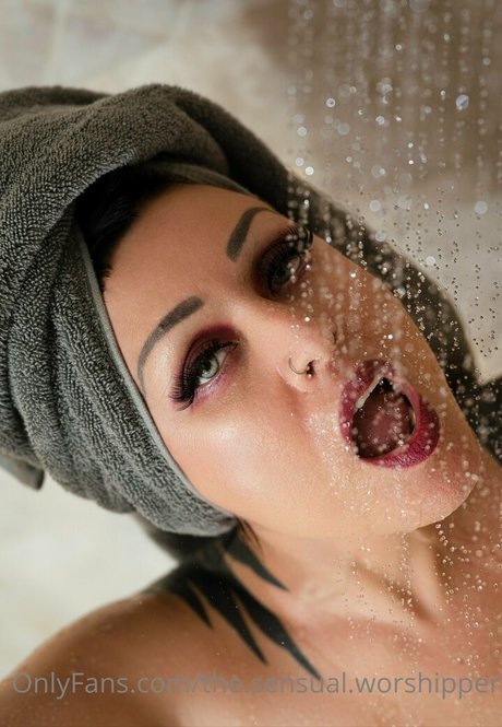 the sensual worshipper adult actress archive