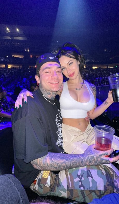 lindseyparanormal model sexy galleries