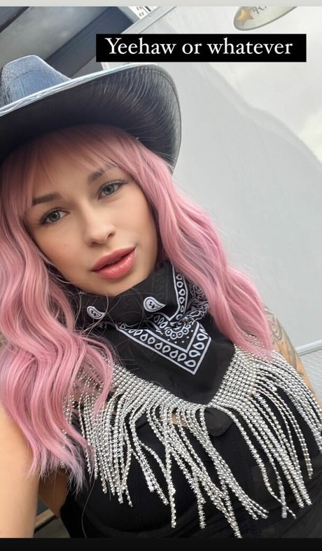 lindseyparanormal high quality model pictures