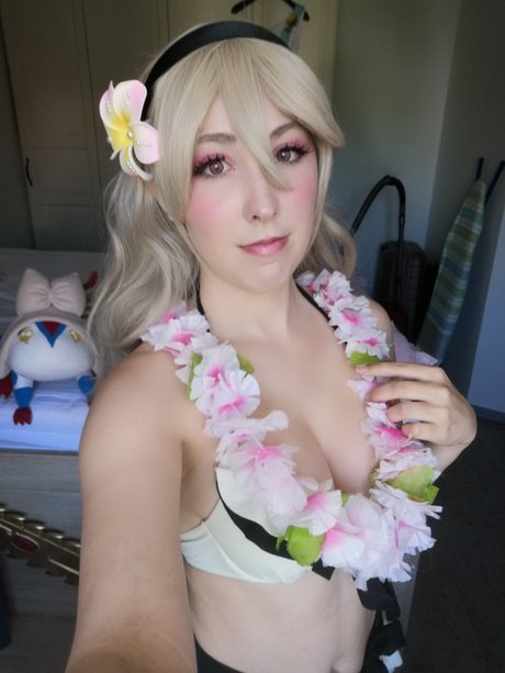 Pink Fluffy Kitchicorn perfect actress picture