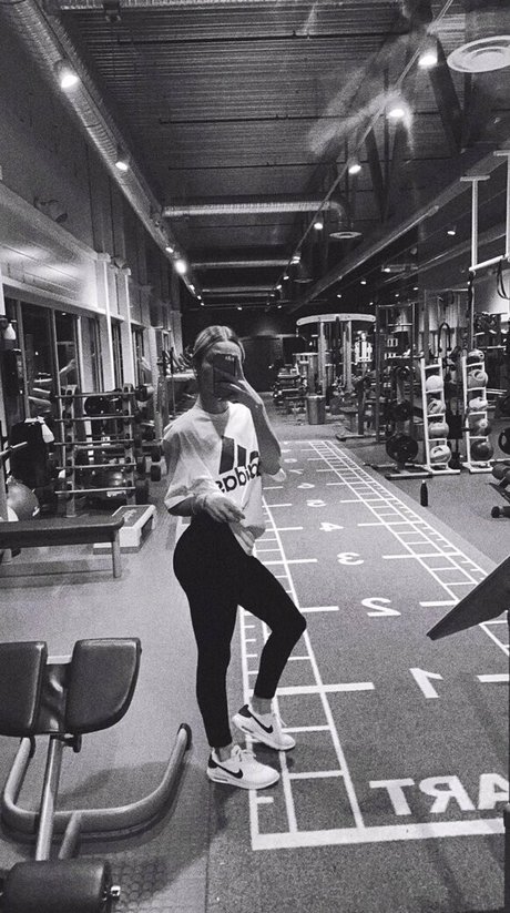 busty mom onlyfans hot naked image