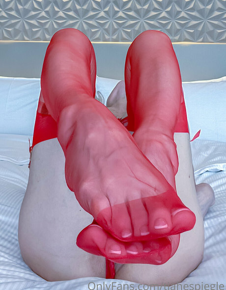 tiahespiegle sexy star picture