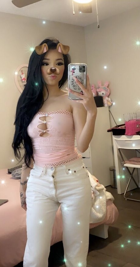 spreading onlyfans erotic pics