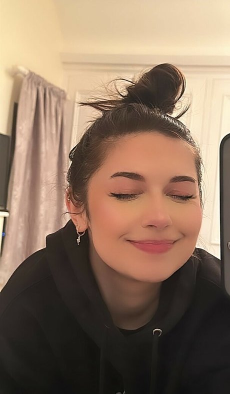 Harrie Silver naked star img