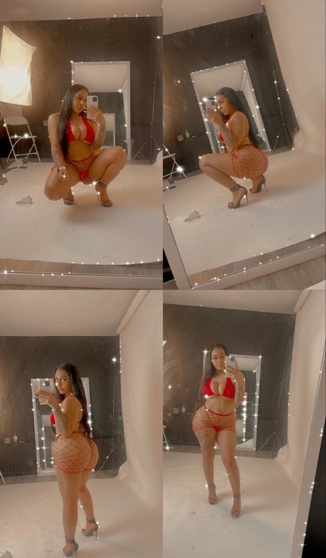 FineAssYonna model nudes archive