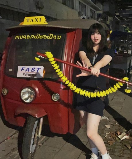 ZhouYiQin pretty actress img