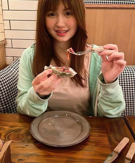 ZhouYiQin pretty pornstar images