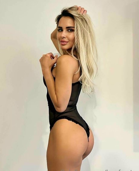 larafrosty sexy model pics