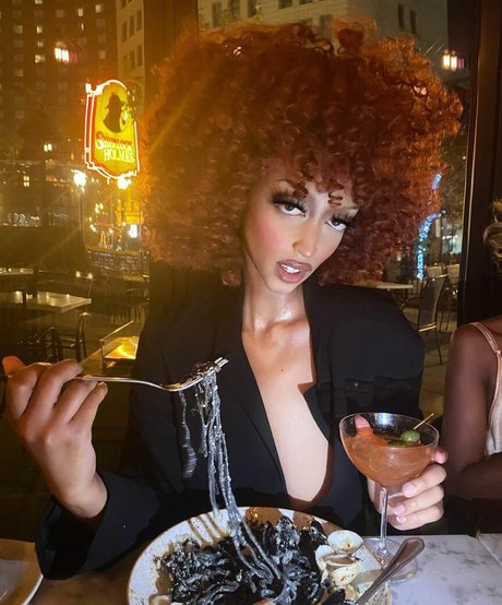 Solaya Ismail star hot image