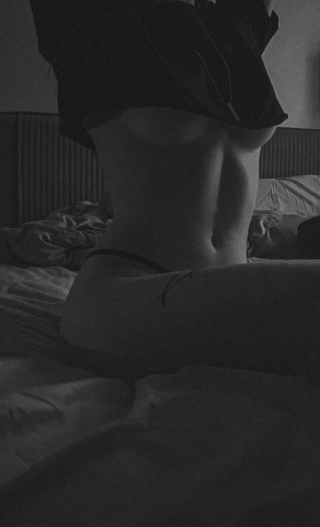 Leron Baron model nude photos