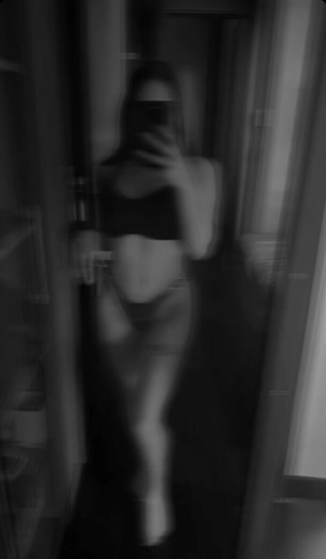 Leron Baron star sexy picture