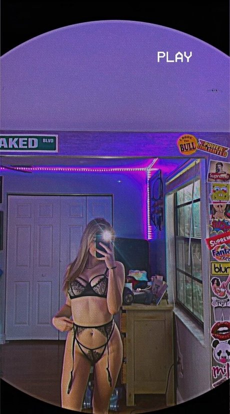 Angel Moon adult actress img