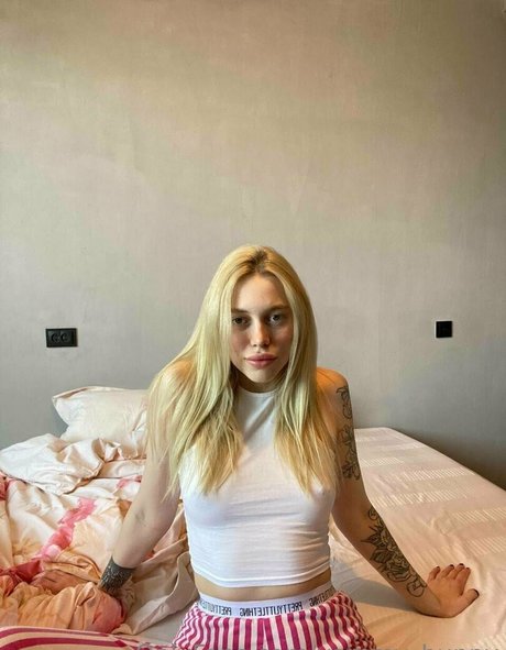 yammy bunny model nude gallery