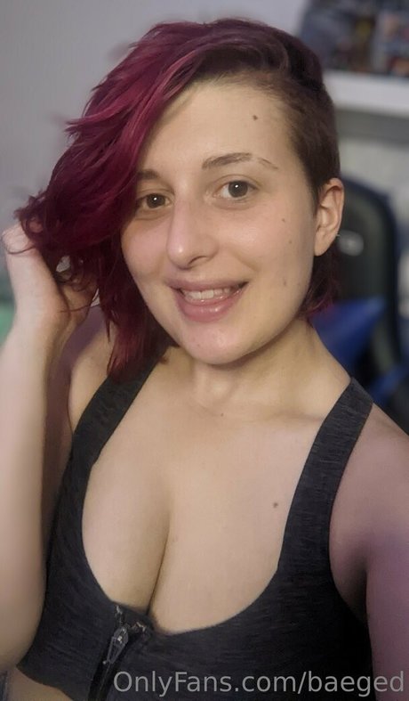 baeged nude model picture