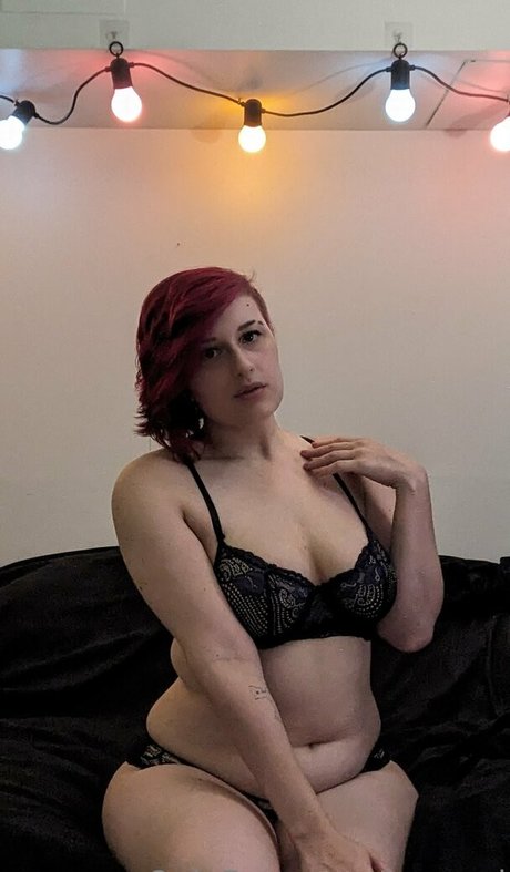 baeged nude star pic